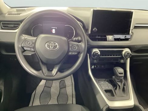 Used 2025 Toyota RAV4 XLE AWD/4WD image 6