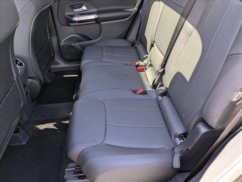 Certified 2026 Mercedes-Benz GLB 250 4MATIC image 18
