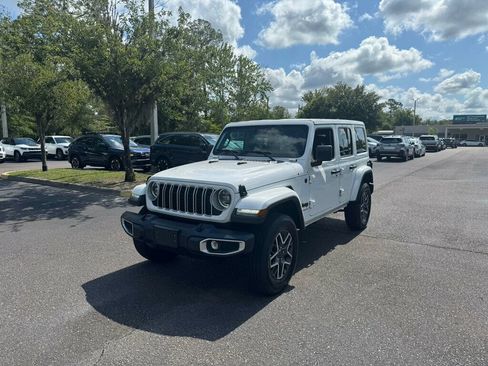 Used 2025 Jeep Wrangler Unlimited Sahara AWD/4WD image 1