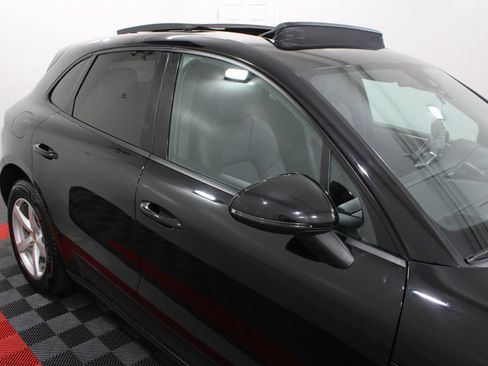 Used 2018 Porsche Macan AWD/4WD image 6