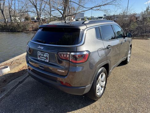Used 2018 Jeep Compass Latitude image 5