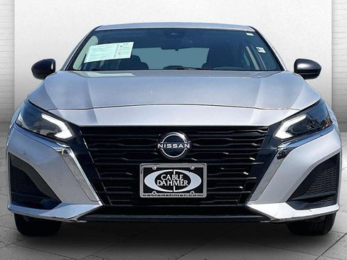 Used 2024 Nissan Altima 2.5 SV AWD/4WD image 2