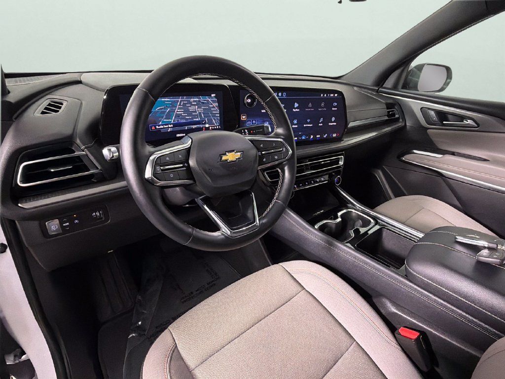 Used 2026 Chevrolet Traverse LT w/ Driver Confidence Package FWD image 18