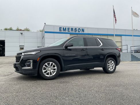 Used 2022 Chevrolet Traverse LS image 1
