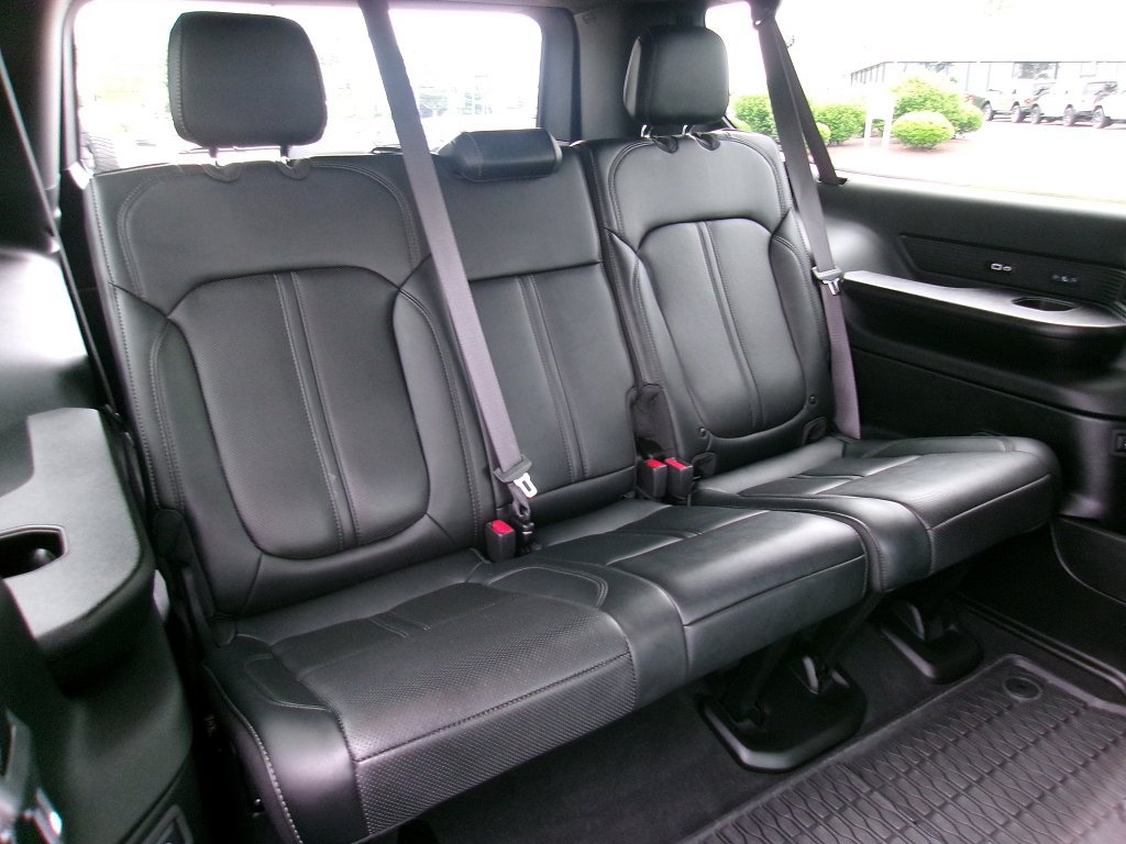 Used 2024 Jeep Wagoneer L Series II AWD/4WD image 12