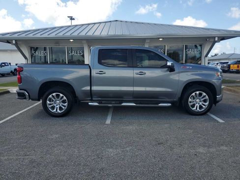 Used 2022 Chevrolet Silverado 1500 LT w/ Z71 Off-Road Package AWD/4WD image 7