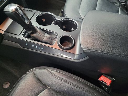 Used 2017 Ford Explorer XLT w/ Equipment Group 202A image 26