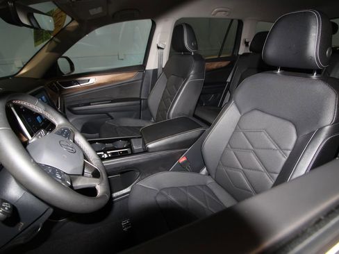 Used 2024 Volkswagen Atlas SE image 4