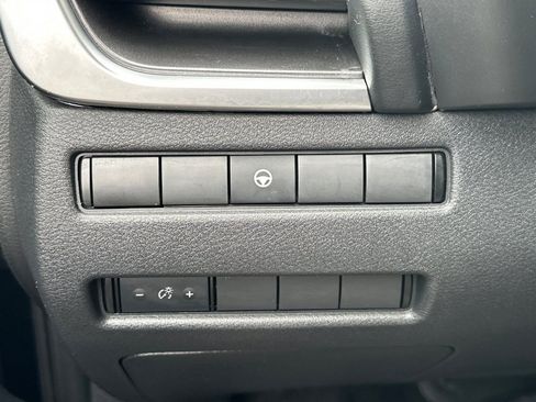 Used 2023 Nissan Rogue SV FWD image 32