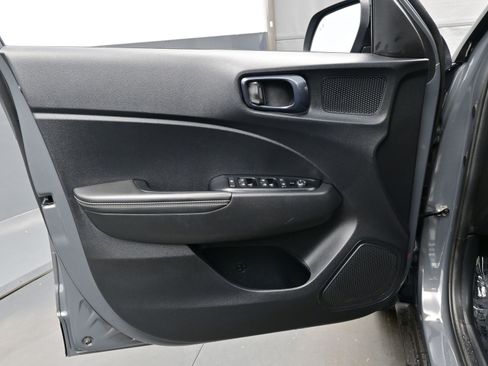 Certified 2025 Hyundai Venue Limited image 10