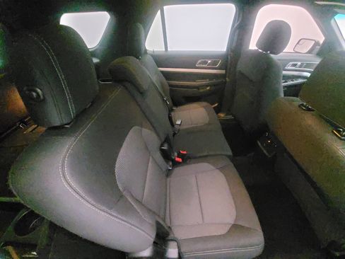 Used 2017 Ford Explorer XLT image 19