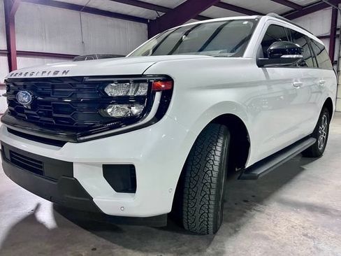 Used 2025 Ford Expedition Active AWD/4WD image 7