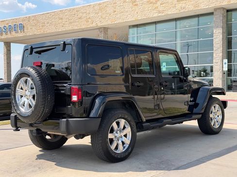 Used 2016 Jeep Wrangler Unlimited Sahara w/ Connectivity Group AWD/4WD image 22