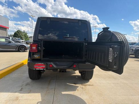 Used 2021 Jeep Wrangler Unlimited Sahara w/ Cold Weather Group AWD/4WD image 7