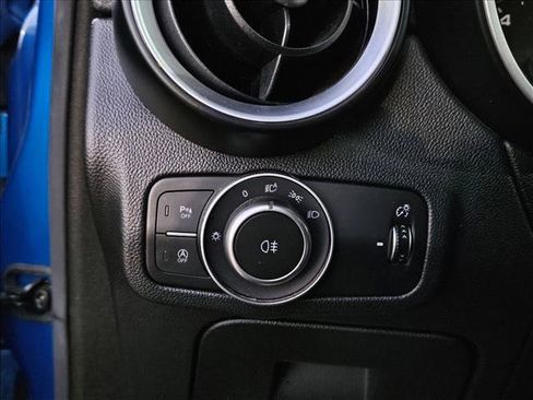 Used 2021 Alfa Romeo Stelvio Sprint image 11