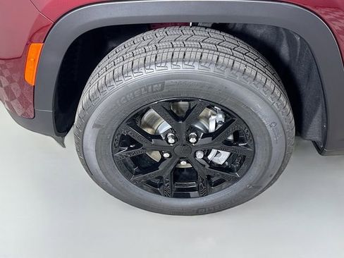 New 2025 Jeep Grand Cherokee Altitude image 31