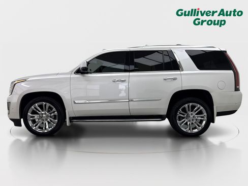 Used 2017 Cadillac Escalade Luxury AWD/4WD image 3