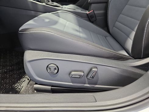 New 2026 Volkswagen Jetta SE FWD image 18