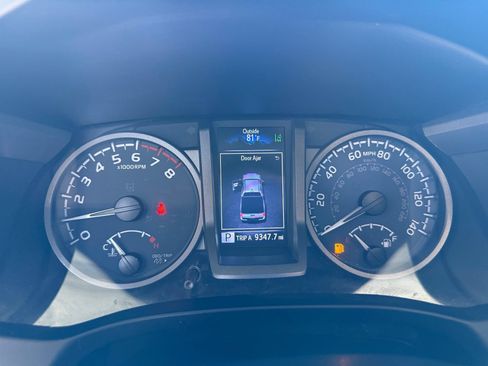 Used 2020 Toyota Tacoma TRD Off-Road AWD/4WD image 15