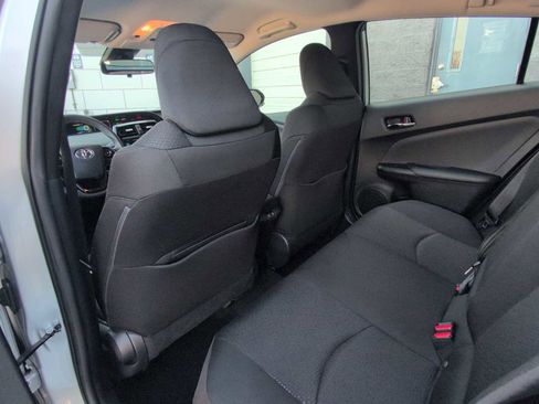 Used 2019 Toyota Prius LE image 18