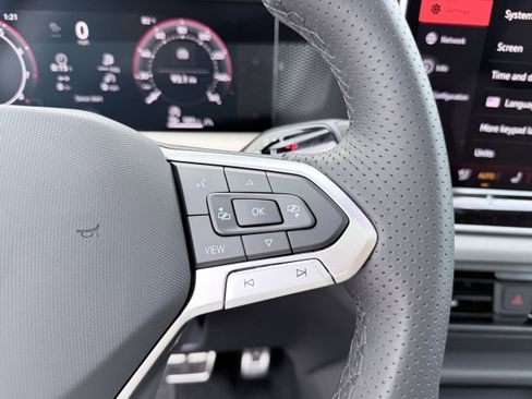 New 2026 Volkswagen Tiguan SE R-Line AWD/4WD image 17