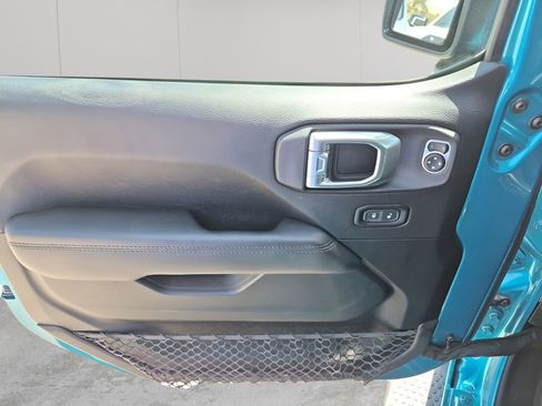 Used 2020 Jeep Wrangler Unlimited Sahara AWD/4WD image 27