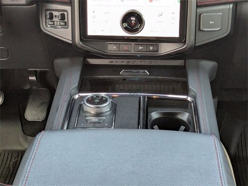 Used 2024 Ford Expedition Limited image 21