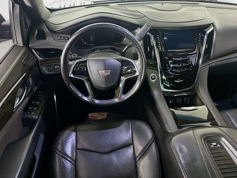 Used 2018 Cadillac Escalade Platinum image 10