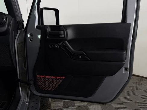 Used 2017 Jeep Wrangler Unlimited Rubicon AWD/4WD image 27