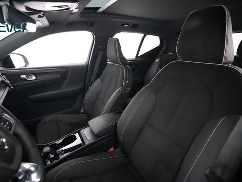 Used 2023 Volvo XC40 Recharge Plus AWD/4WD image 4