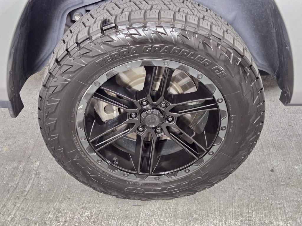 Used 2024 RAM 1500 Limited AWD/4WD image 11