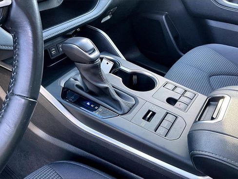 Used 2024 Toyota Highlander LE image 17