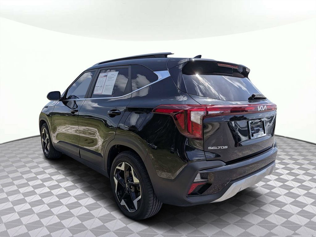 Used 2024 Kia Seltos EX FWD image 6