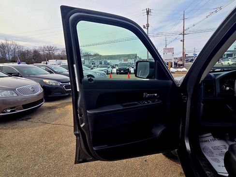 Used 2012 Jeep Liberty Sport image 9