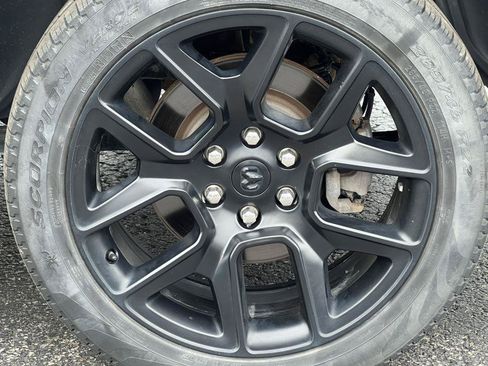 Used 2024 RAM 1500 Laramie AWD/4WD image 10