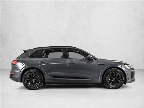 Certified 2024 Audi Q8 e-tron Prestige image 4