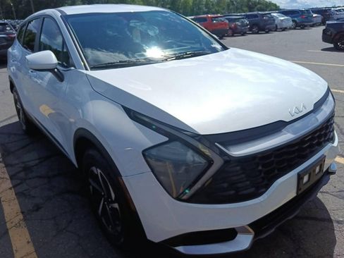 Used 2023 Kia Sportage LX AWD/4WD image 3