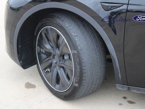 Used 2023 Tesla Model Y Long Range image 9