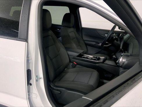 Used 2026 Chevrolet Equinox LT FWD image 7