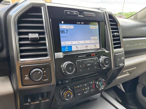 Used 2017 Ford F250 XLT w/ XLT Premium Package AWD/4WD image 25