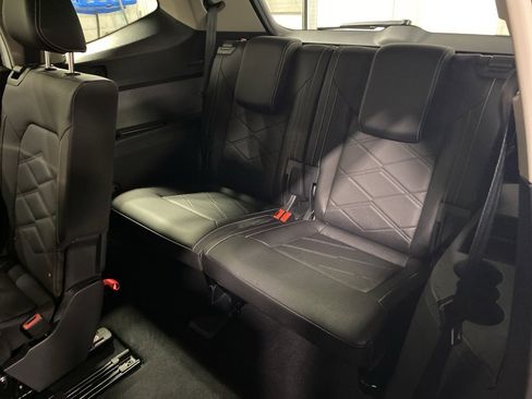 Used 2025 Volkswagen Atlas SE image 19