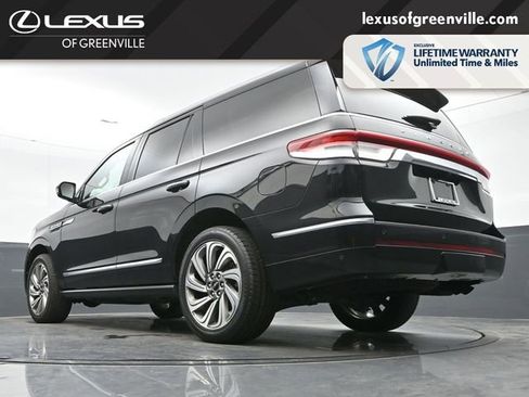 Used 2022 Lincoln Navigator Reserve AWD/4WD image 39