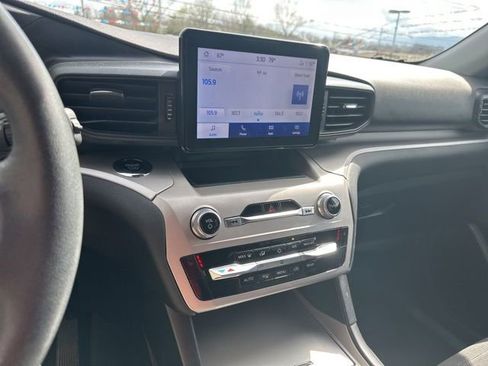 Used 2023 Ford Explorer XLT image 5