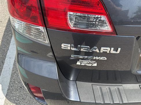 Used 2013 Subaru Outback 2.5i AWD/4WD image 12