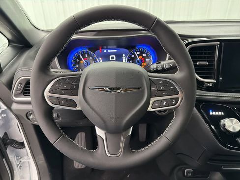 New 2026 Chrysler Pacifica Select image 19