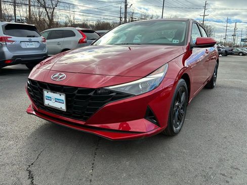 Used 2023 Hyundai Elantra SEL image 3