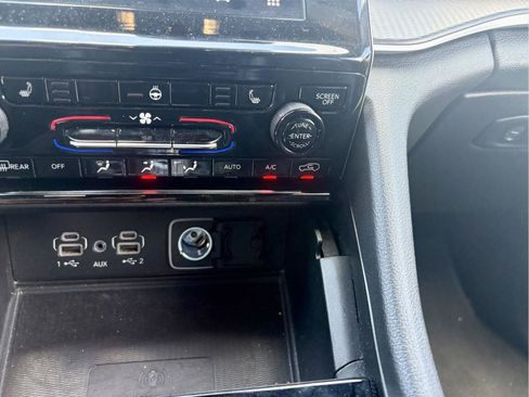Used 2023 Jeep Grand Cherokee Altitude RWD image 19