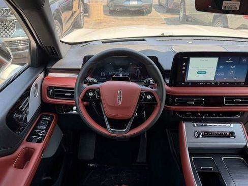 New 2025 Lincoln Aviator Reserve w/ Luxury Package image 7