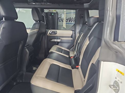 Used 2023 Ford Bronco Wildtrak AWD/4WD image 17