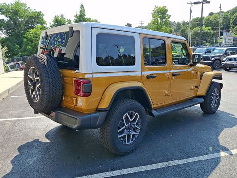 New 2026 Jeep Wrangler Unlimited Sahara w/ Whitecap Package AWD/4WD image 3